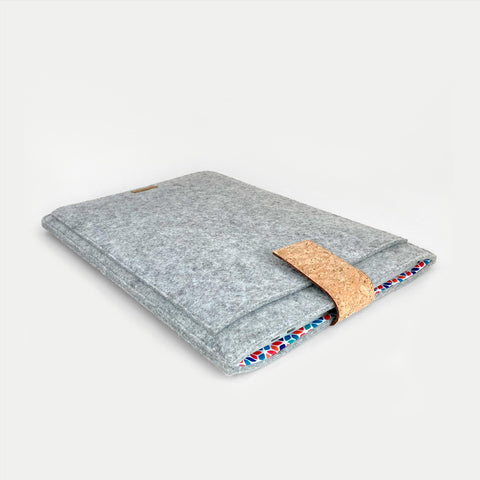 Deksel til MacBook Air M3 15.3 | med magnetlås og ekstra rom | lys grå - Fargerik | Modell "HAKA"