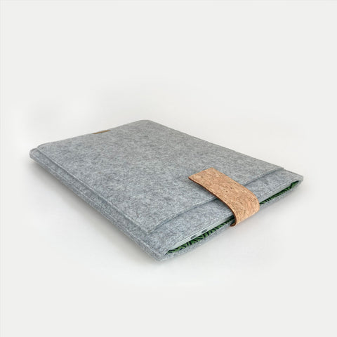 Deksel til MacBook Air 13 | med magnetlås og ekstra rom | lys grå - striper | Modell "HAKA"