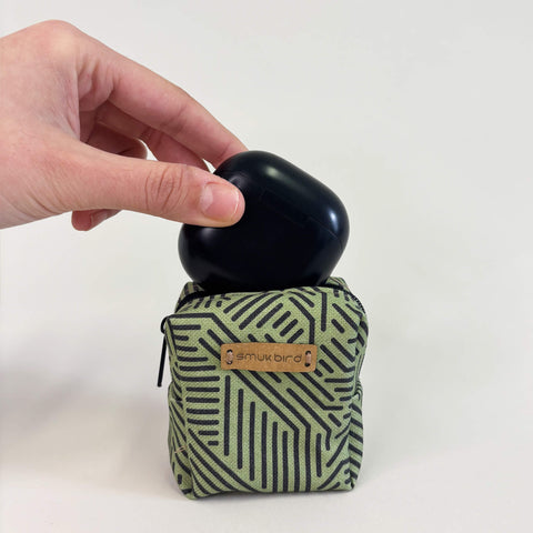 Mini-veske for hodetelefoner & Co. | laget av økologisk bomull | Designstriper | Modell PocketCube