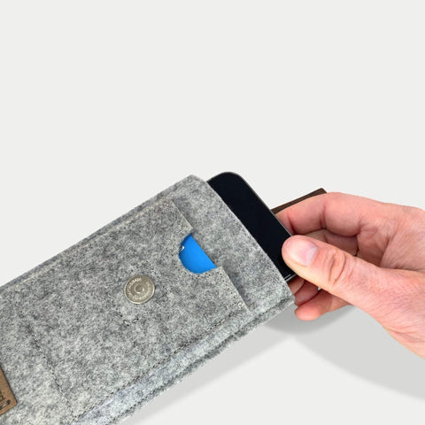 Praktisk belteveske for Samsung Galaxy M16 | med magnetlås og kortlomme | lysegrå | modell CLIP