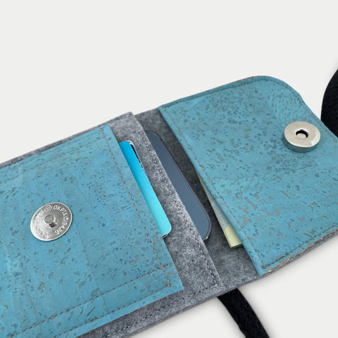 Skulderveske for iPhone XS | laget av filt og økologisk bomull | lys grå - azur | modell KEDJA deluxe