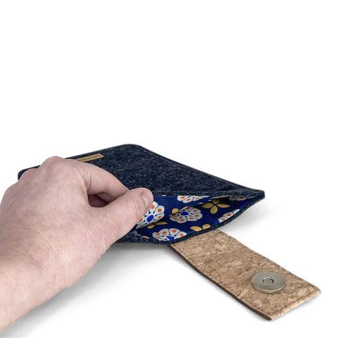 Deksel for PocketBook Touch HD 3 | med magnetlås og ekstra rom | antrasitt - Bloom | Modell "HAKA"