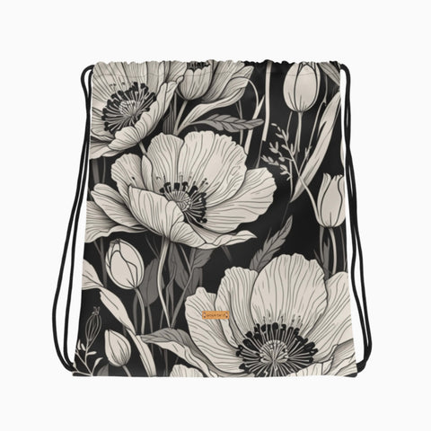 Turnbeutel mit schwarz-weißem Blumenmuster, flach ausgelegt.