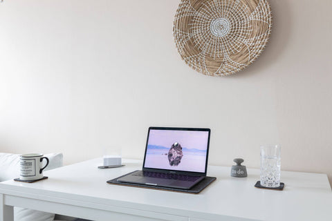 Underlag for MacBooks laget av filt og kork | 26x38 cm | antrasitt