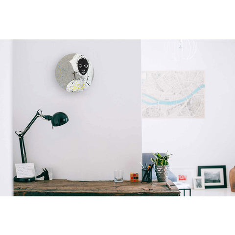 Veggklokke i filt og kork 30 cm | Design "Kvinne" av Anja Streese