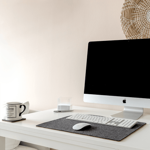 Skrivebordsunderlag av filt og kork | 38x50 cm | antrasitt