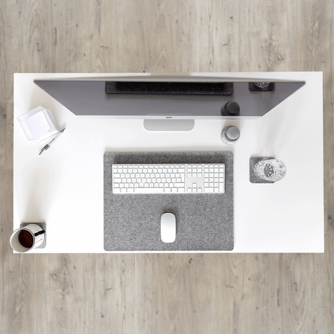 Skrivebordsunderlag av filt og kork | 38x50 cm | lys grå