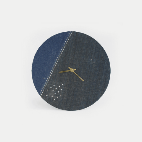 Veggklokke Wabi Sabi Denim rund 30 cm | Denim - gull | Design: Osaka