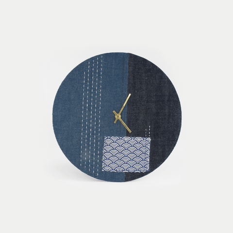 Veggklokke Wabi Sabi Denim rund 30 cm | Denim - gull | Design: Nagoya