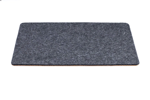 Underlag for MacBooks laget av filt og kork | 26x38 cm | antrasitt