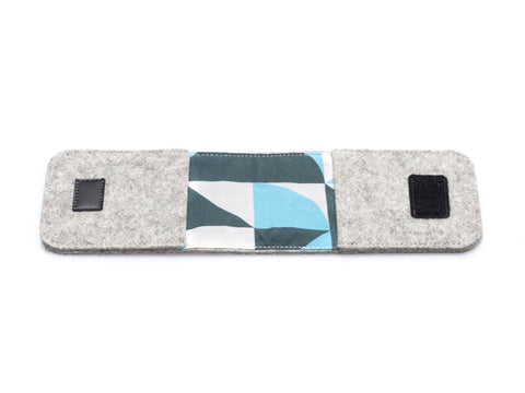 EC-kortveske laget av filt | lys grå - former