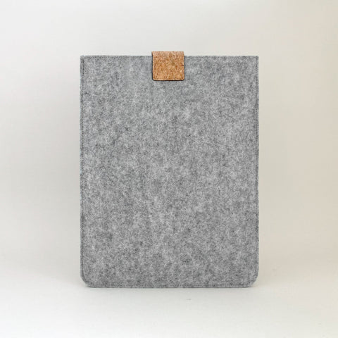 Deksel for MacBook Air M2 13,6" | med magnetlås og ekstra rom  | lys grå - former | Modell "HAKA"