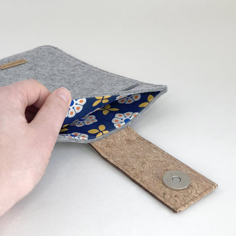 Skreddersydd eReader-etui | med magnetlås og ekstra rom | lys grå - Bloom | Modell "HAKA"