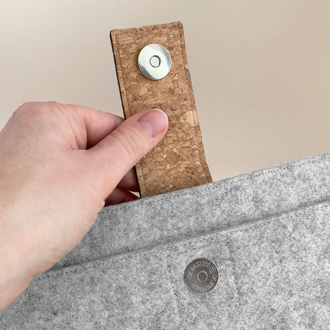 Veske for Dell Precision | med magnetlås og ekstra rom  | lys grå - striper | Modell "HAKA"