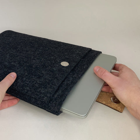 Tilpasset laptop-omslag | med magnetlås og ekstra rom | antrasitt - Bloom | Modell "HAKA"