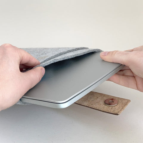 Deksel til MacBook Air M2 15 | med magnetlås og ekstra rom  | lys grå - Bloom | Modell "HAKA"