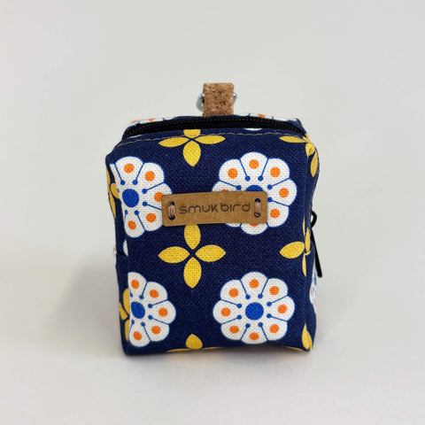 Mini-veske for hodetelefoner og lignende. | laget av økologisk bomull | Designblomst | Modell PocketCube