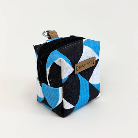 Mini-veske for hodetelefoner og lignende. | laget av økologisk bomull | Designformer | Modell PocketCube