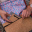Mobildeksel med kortlomme for Fairphone 6 | lys grå - shapes | Modell "ZIP"