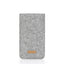 Stilvolle graue Filzhülle für das Motorola Edge 60 fusion mit Holzlogo, entwickelt für Schutz und Wärme.