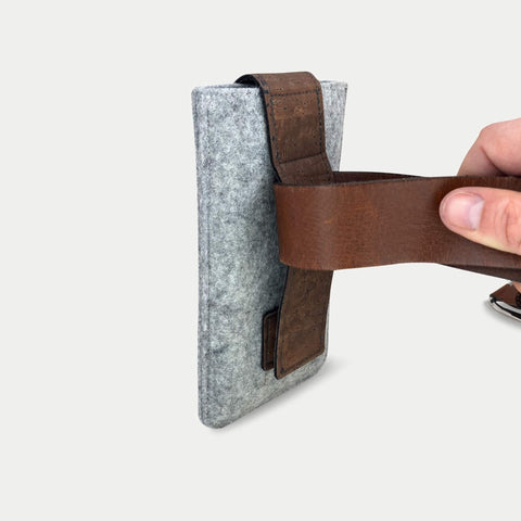 Praktisk belteveske for iPhone 14 | med magnetlås og kortlomme | lysegrå | modell CLIP