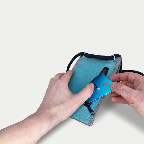 Skulderveske for Samsung Galaxy S25 Plus | laget av filt og økologisk bomull | lysegrå - azur | modell KEDJA deluxe