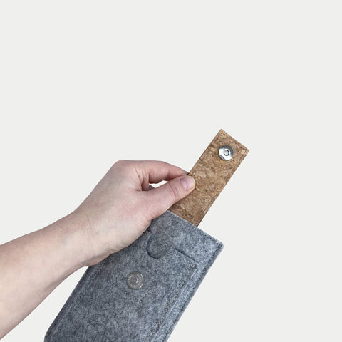 Handytasche für iPhone 12 | mit Magnetverschluss und extra Fach | hellgrau - Shapes | Modell HAKA