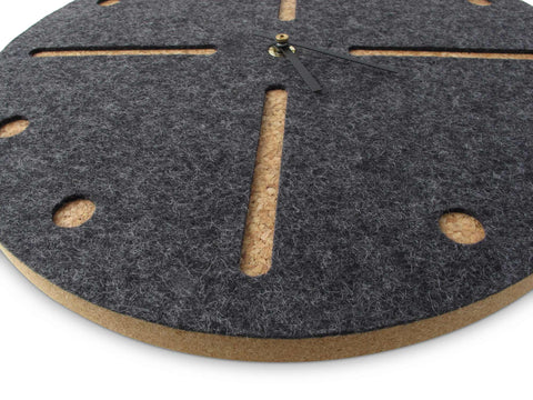 Veggklokke i filt og kork 30 cm | antrasitt - svart | Design: Odense