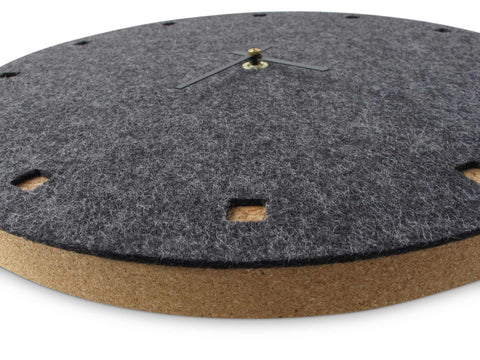 Veggklokke i filt og kork 30 cm | antrasitt - svart | Design: Esbjerg