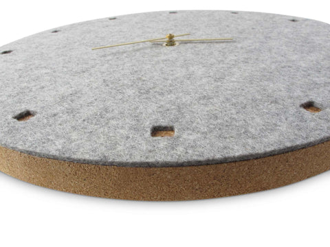 Veggur i filt og kork 30 cm | lys grå - gull | Design: Esbjerg