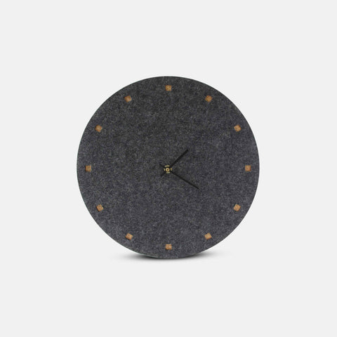 Veggklokke i filt og kork 30 cm | antrasitt - svart | Design: Esbjerg