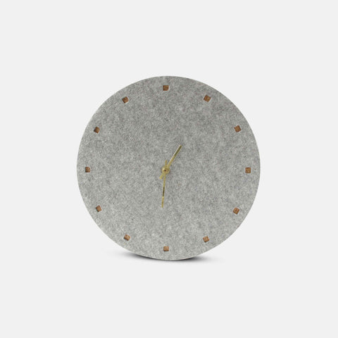 Veggur i filt og kork 30 cm | lys grå - gull | Design: Esbjerg