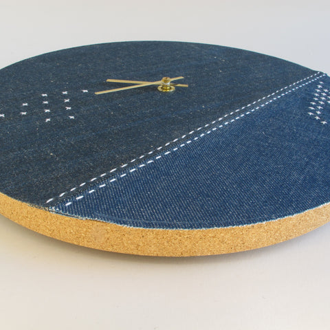Veggklokke Wabi Sabi Denim rund 30 cm | Denim - gull | Design: Yokohama