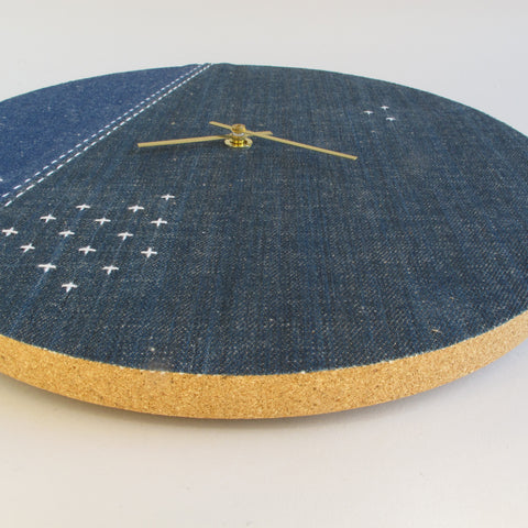 Veggklokke Wabi Sabi Denim rund 30 cm | Denim - gull | Design: Osaka