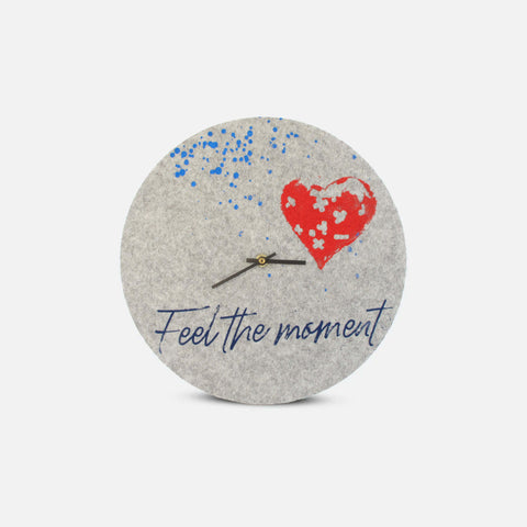 Veggklokke i filt og kork 30 cm | Design "Heart" av Anja Streese