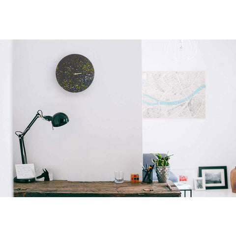 Veggklokke i filt og kork 30 cm | Design "Dots" av Anja Streese