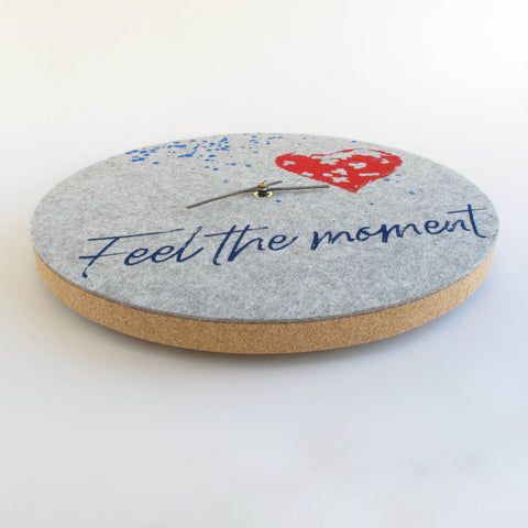 Veggklokke i filt og kork 30 cm | Design "Heart" av Anja Streese