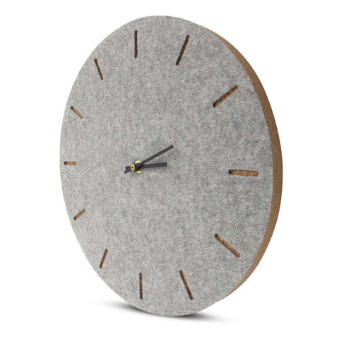 Veggklokke i filt og kork 30 cm | lys grå - svart | Design: København