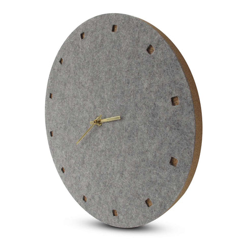 Veggur i filt og kork 30 cm | lys grå - gull | Design: Esbjerg
