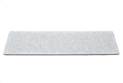 Skrivebordsunderlag av filt og kork | 20x50 cm | lys grå